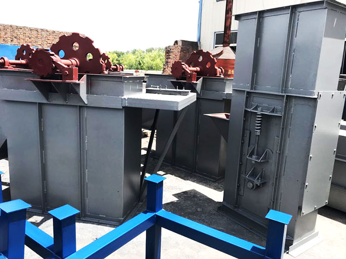 如何解決鏈條提升機(jī)向一側(cè)傾斜的問(wèn)題？